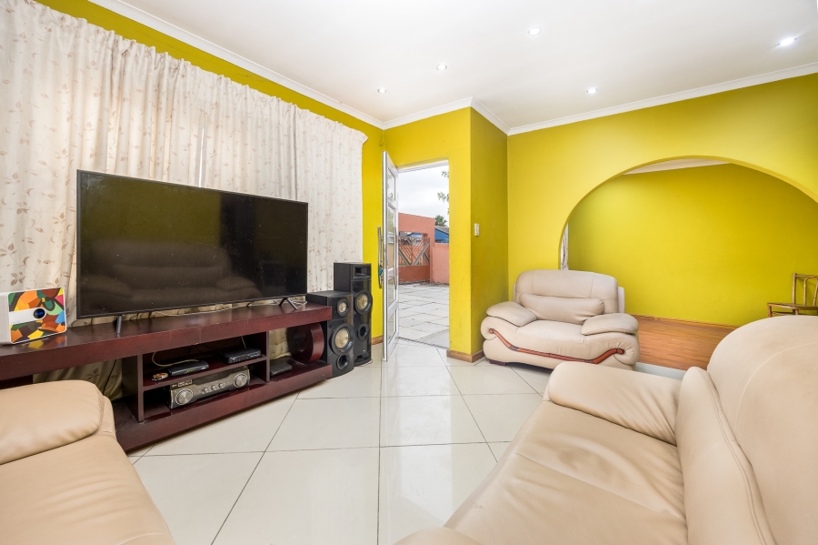4 Bedroom Property for Sale in Devon Park Village Western Cape